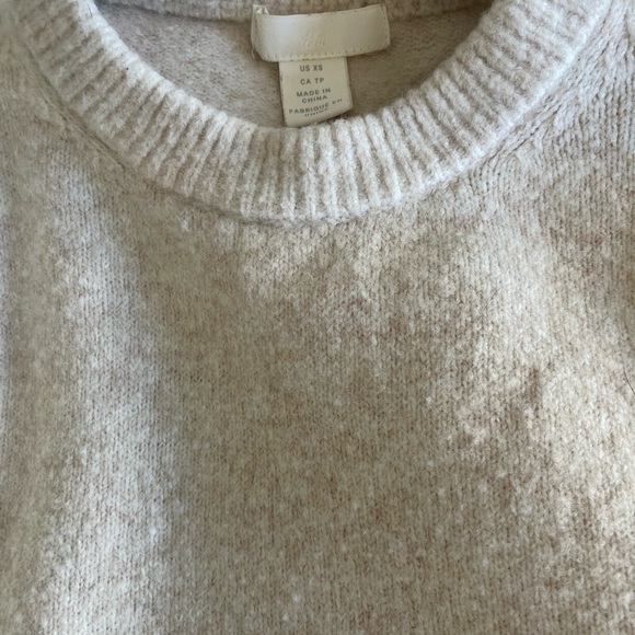 SOLD HM bubble sleeve sweater - Picture 4 of 8